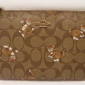 Coach medium kitten pouch